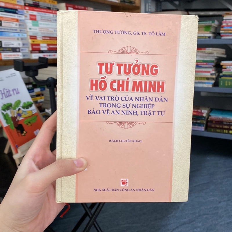 Tư tưởng Hồ Chí Minh về vai trò của nhân dân trong sự nghiệp bảo vệ an ninh,trật tự 528714