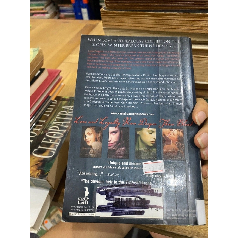Frostbite ( A Vampire Academy Novel ) - Richelle Mead 541279