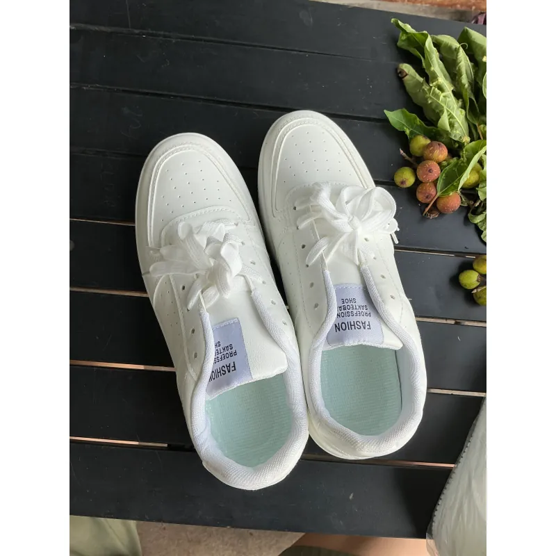 Giày Sneaker Thể Thao unisex Size 39 Cũ 674490
