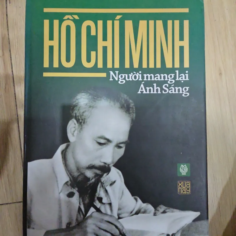 Hồ Chí Minh Người mang lại Ánh Sáng 1035237