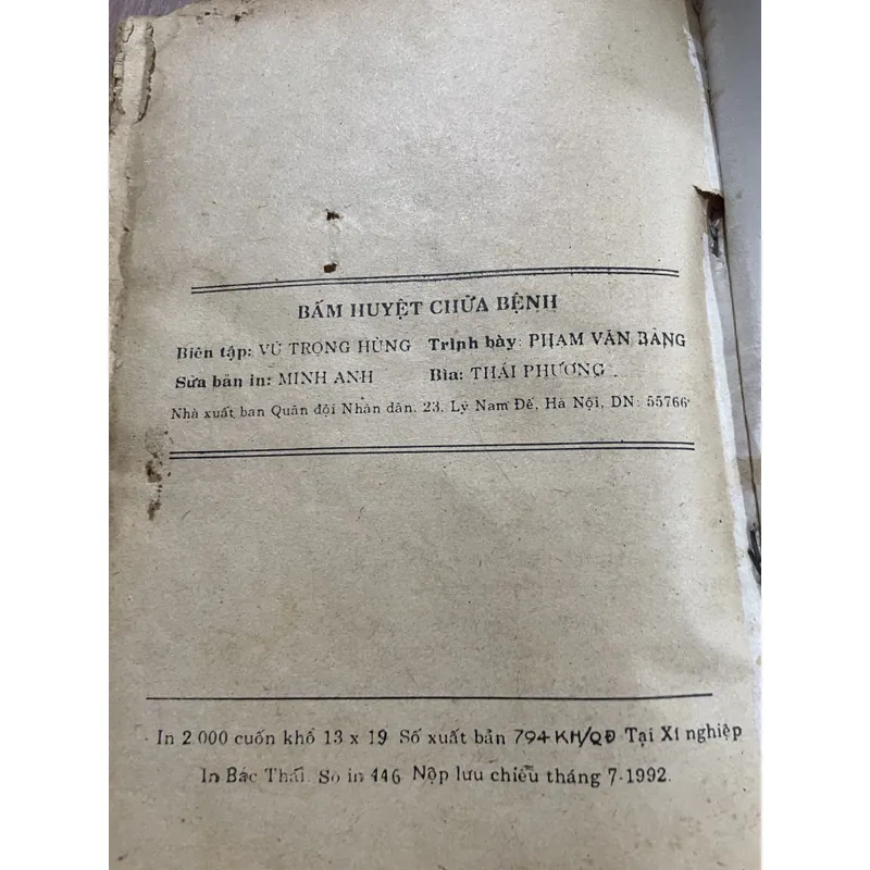 Bấm huyệt chữa bệnh -B.S CHU QUỐC TRƯỜNG PHAN NHƯ LONG B.S ĐINH NHƯ BÌNH 687578