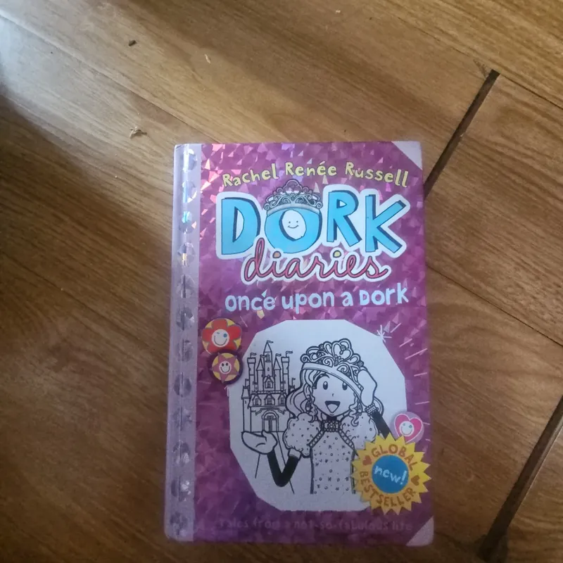 Dork diaries once upon a dork (bìa cứng) Giá 40k  603932