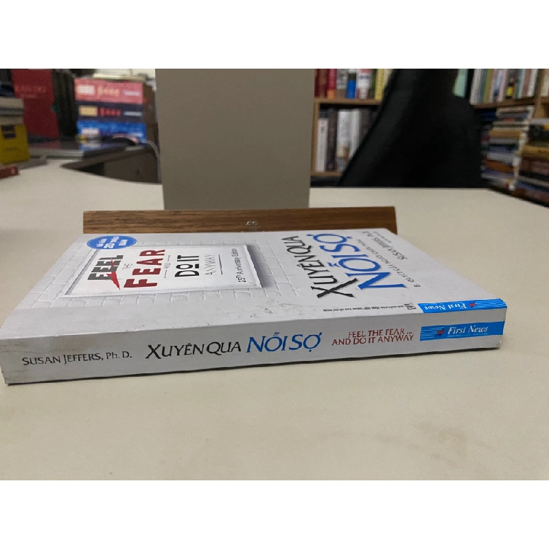 Xuyên Qua Nỗi Sợ - Feel The Fear And Do It Anyway- sách lưu kho mới 95% 406223