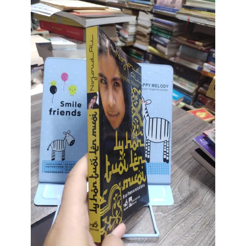 Sách: Bé gái Yemen và vụ ly dị lịch sử - Tác giả: Nojoud Ali và Delpjine Minoui (A2) 607427