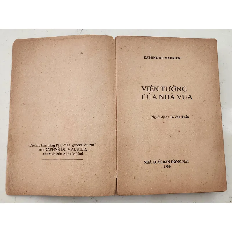 Văn học cổ điển Pháp: VIÊN TƯỚNG CỦA NHÀ VUA (Daphné Du Maurier) 717973