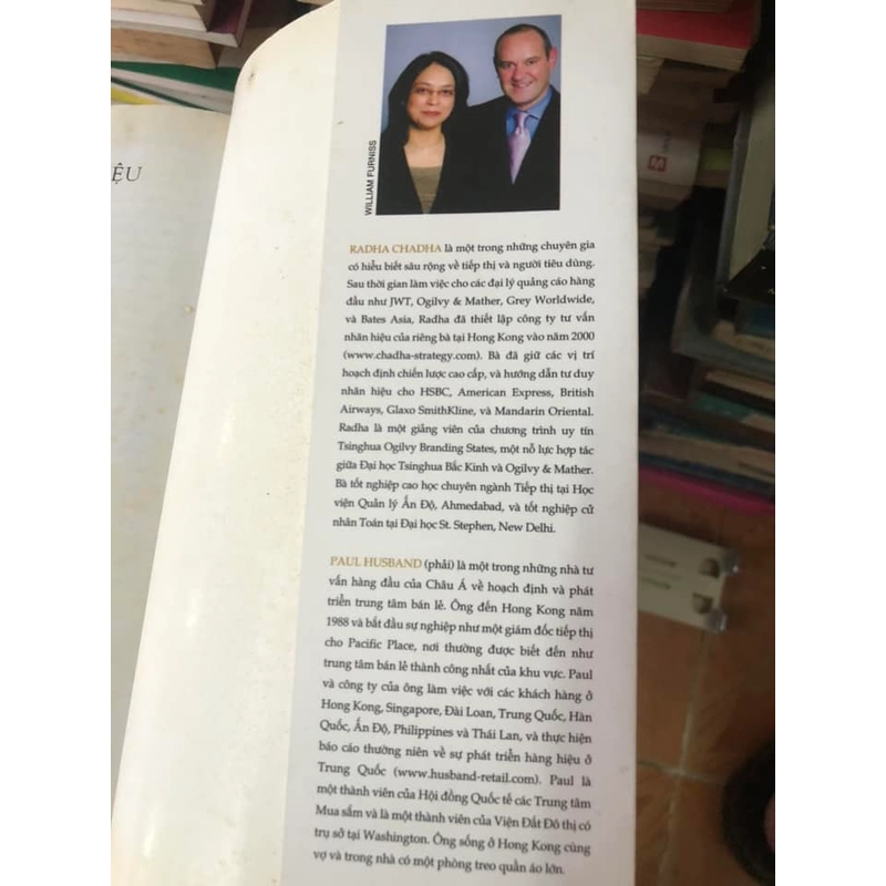 Tình yêu hàng hiệu - Mối tình của người Châu Á với hàng hiệu - Radha Chadha, Paul Husband 306385
