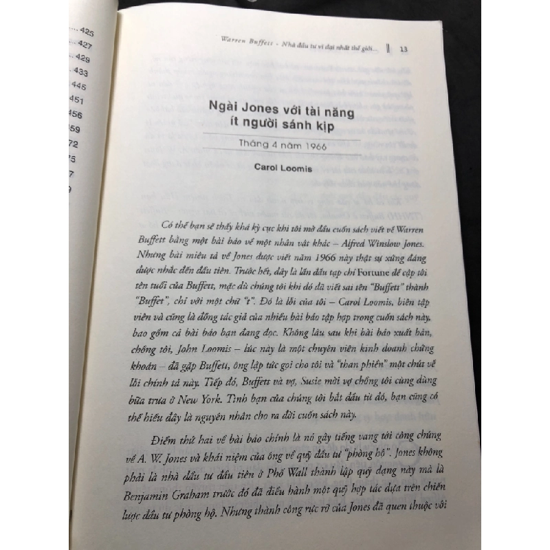 Warren Buffett Nhà đầu tư vĩ đại nhất thế giới dưới góc nhìn truyền thông 2017 mới 85% bẩn nhẹ Carol J.Loomis HPB2308 LỊCH SỬ - CHÍNH TRỊ - TRIẾT HỌC 224027