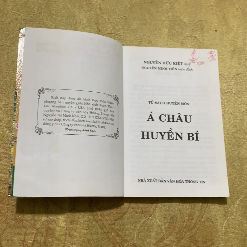 COMBO Á CHÂU HUYỀN BÍ & HÀNH TRÌNH VỀ PHƯƠNG ĐÔNG 753091