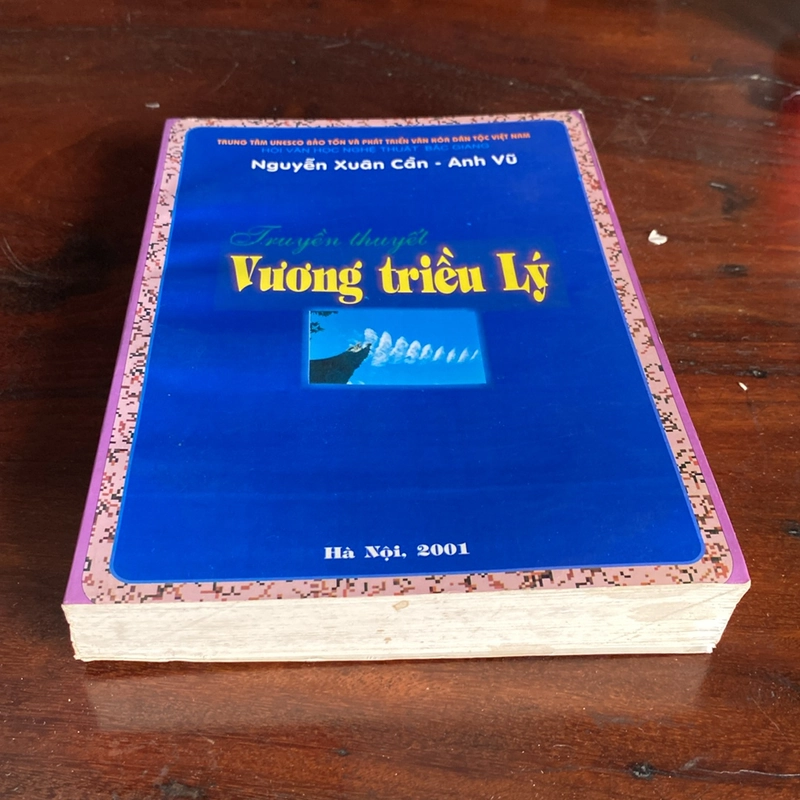 TRUYỀN THUYẾT VƯƠNG TRIỀU LÝ (XB 2001) 474610