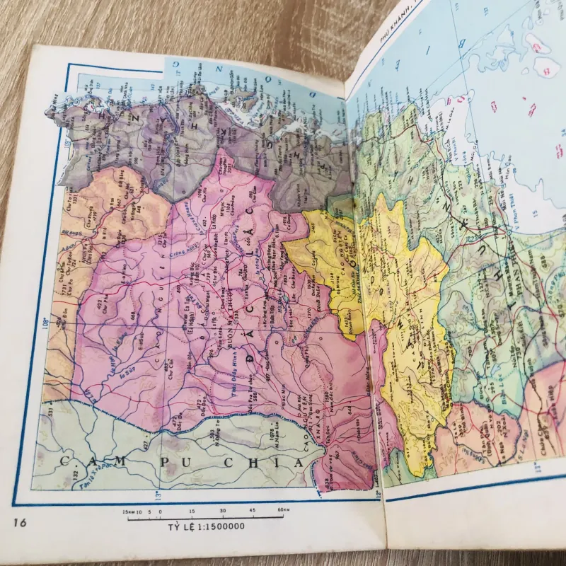 TẬP BẢN ĐỒ VIỆT NAM HÀNH CHÍNH VÀ HÌNH THỂ 929088