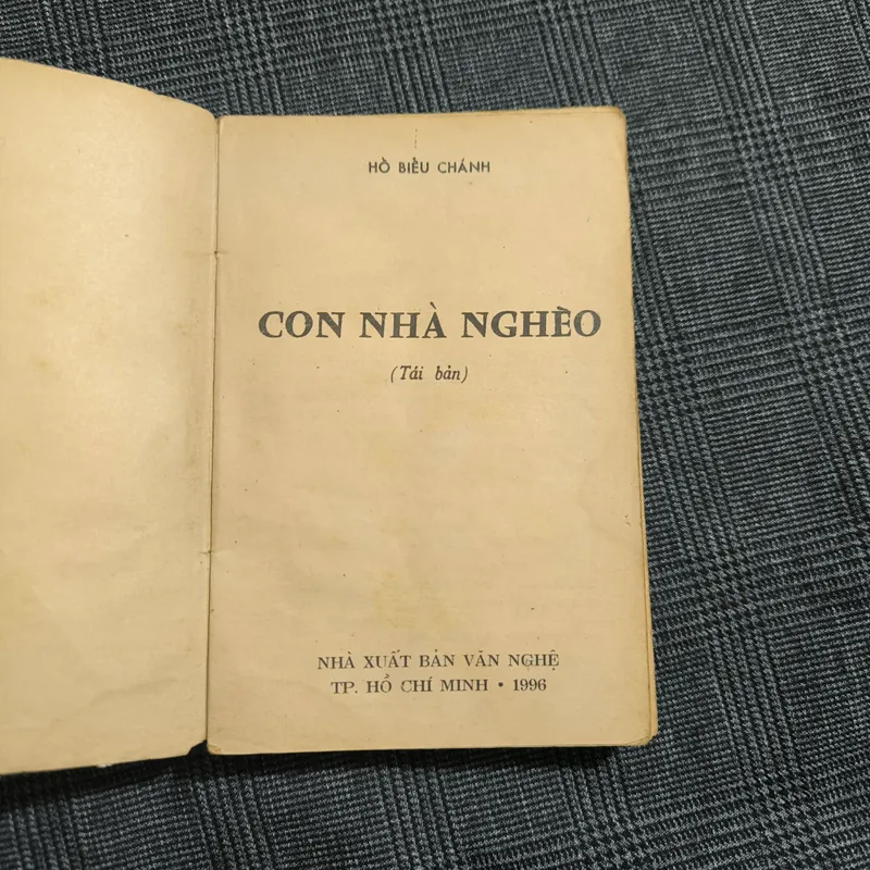 Con nhà nghèo (Khổ cầm tay) - Hồ Biểu Chánh - 1996 606555