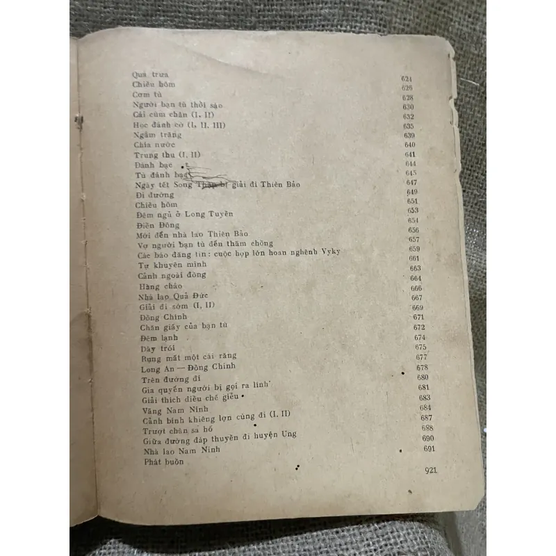 Trong tập văn học tập 36- thơ văn Hồ Chí Minh - 920 trang  958660