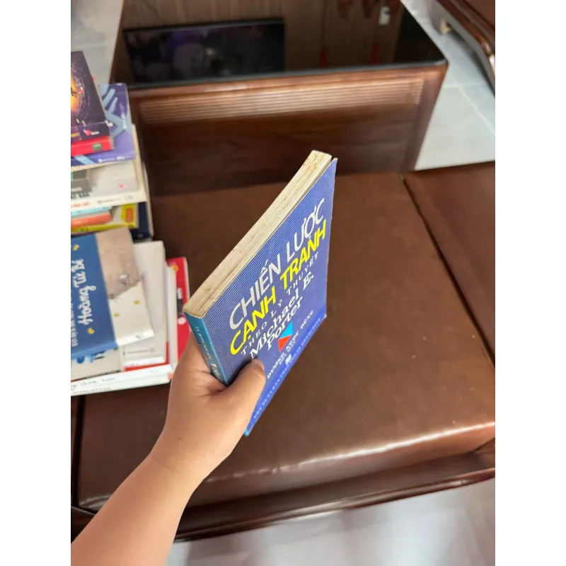 CHIẾN LƯỢC CẠNH TRANH THEO LÝ THUYẾT – Michael E. Porter - K3 1006643