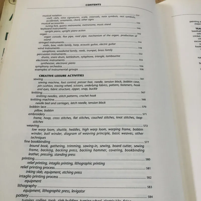 THE MACMILLAN VISUAL DICTIONARY 968636