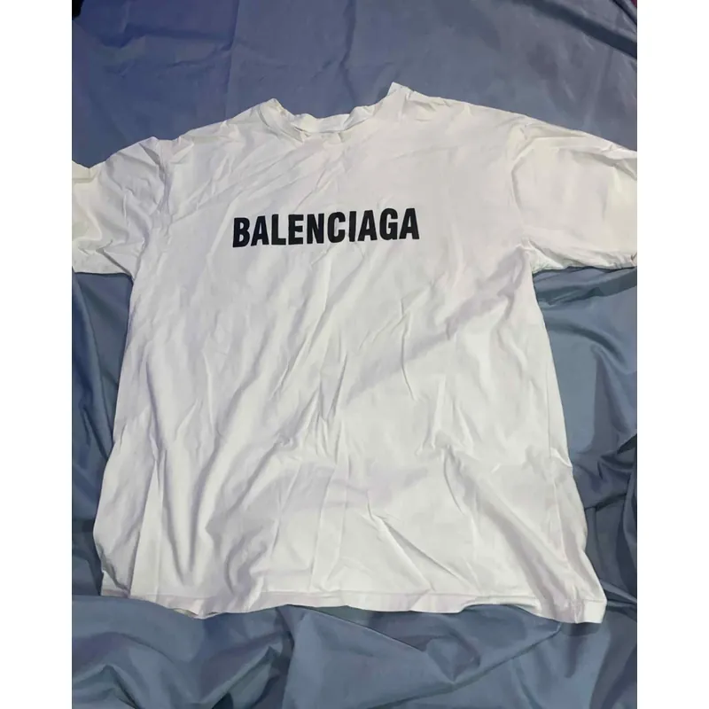 Áo thun trắng có chử 692018