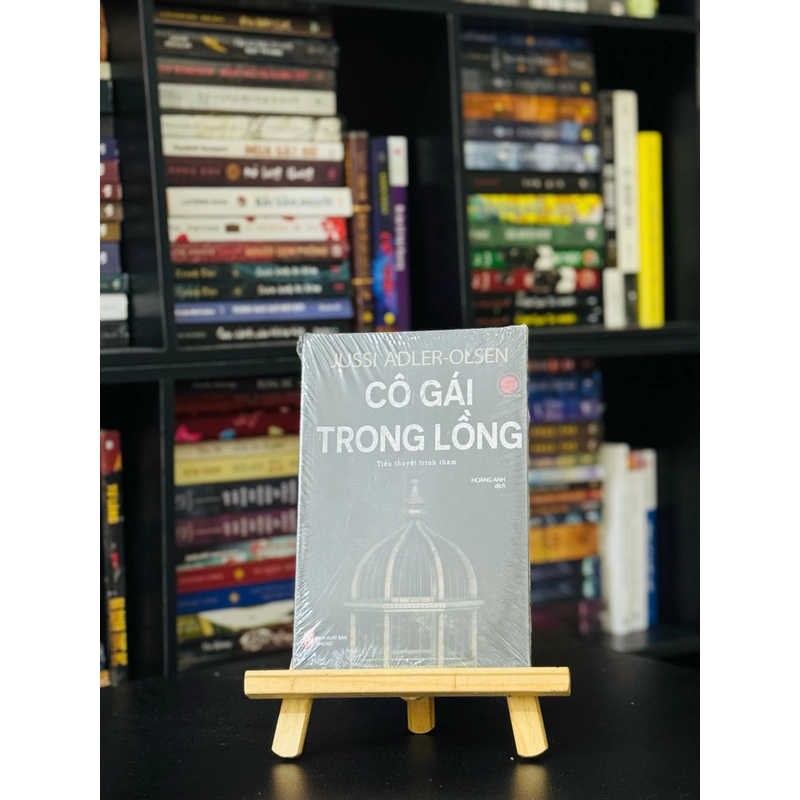 Cô gái trong lồng 410966