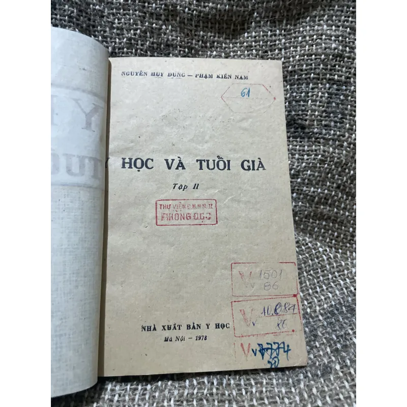 Y học và tuổi già - gần 400 trang ; dịch từ tiếng Nga  1010093