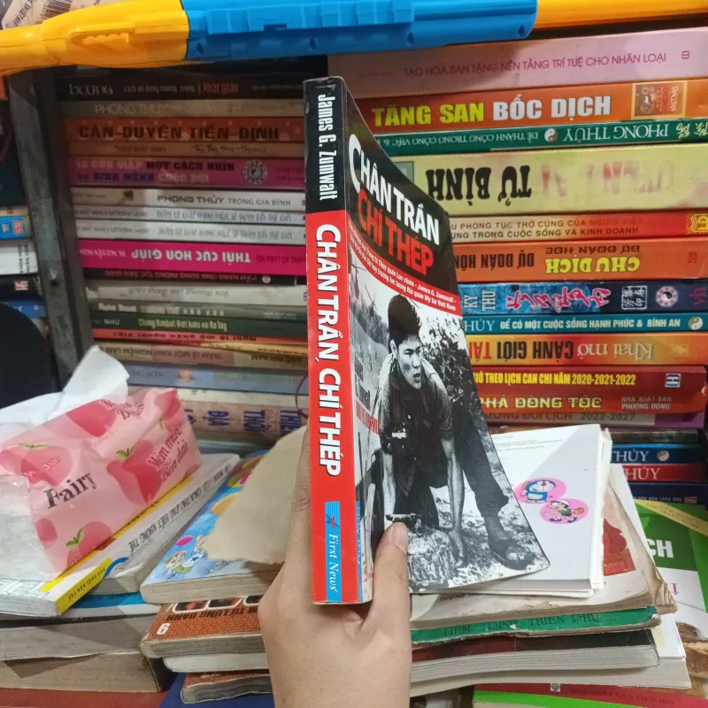 Chân Trần Chí Thép - James G. Zumwalt 1008310