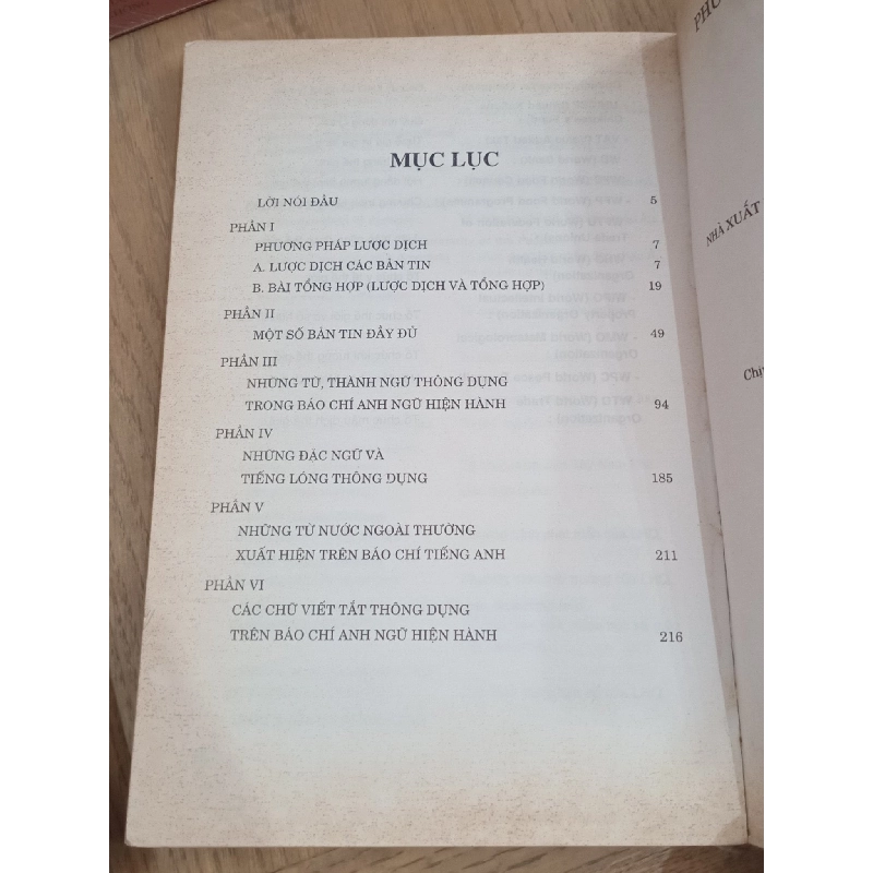 Phương pháp dịch báo chí tiếng Anh - Lê Đình Bì 758818