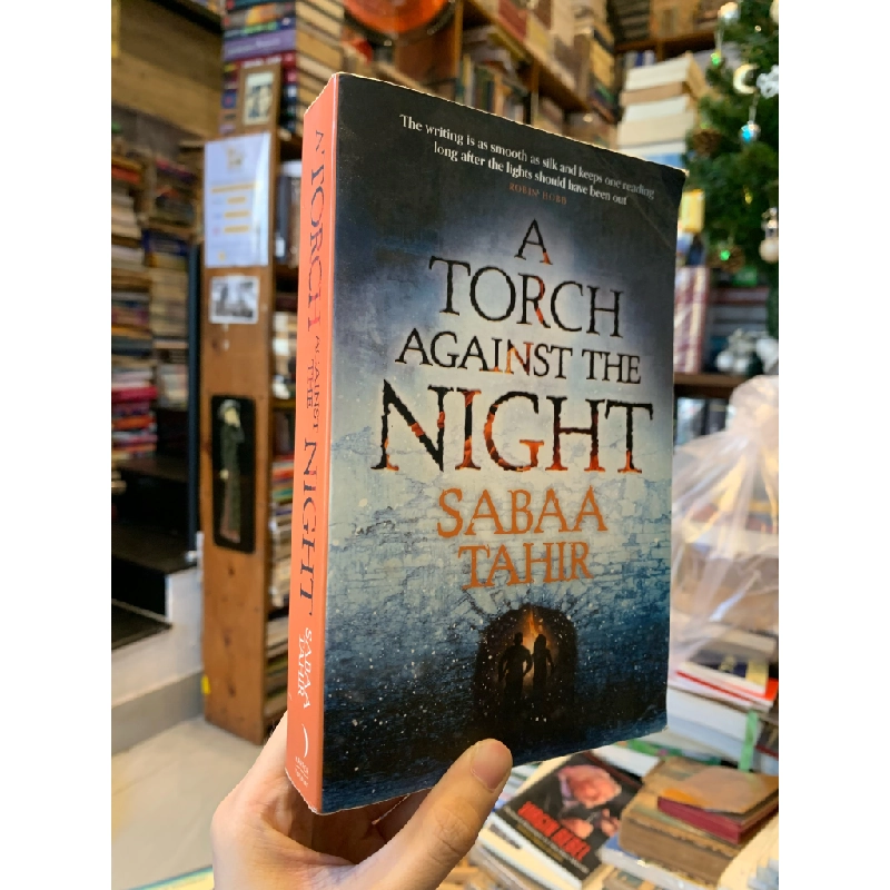 A Torch Against the Night - Sabaa Tahir 333991