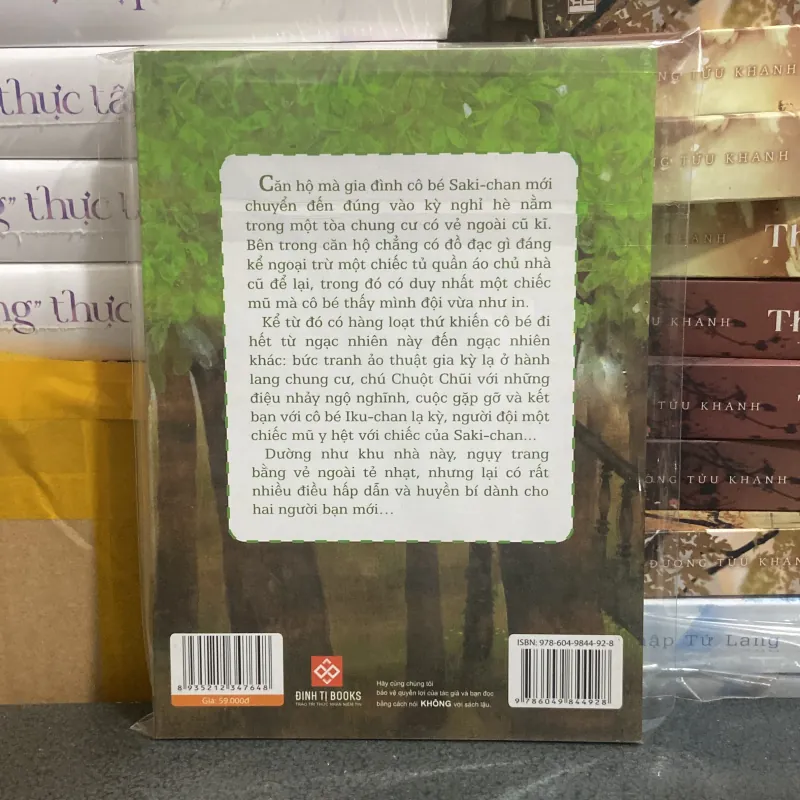 (Văn học) - Câu chuyện về những chiếc mũ lạ kỳ - Houko Takadono 976468