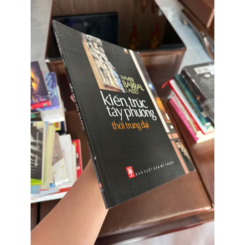 KIẾN TRÚC TÂY PHƯƠNG THỜI TRUNG ĐẠI – Xavier Barral i Altet - K3 1006547