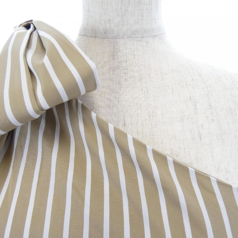 Cygne Top - Hàng hiệu Authentic 809902