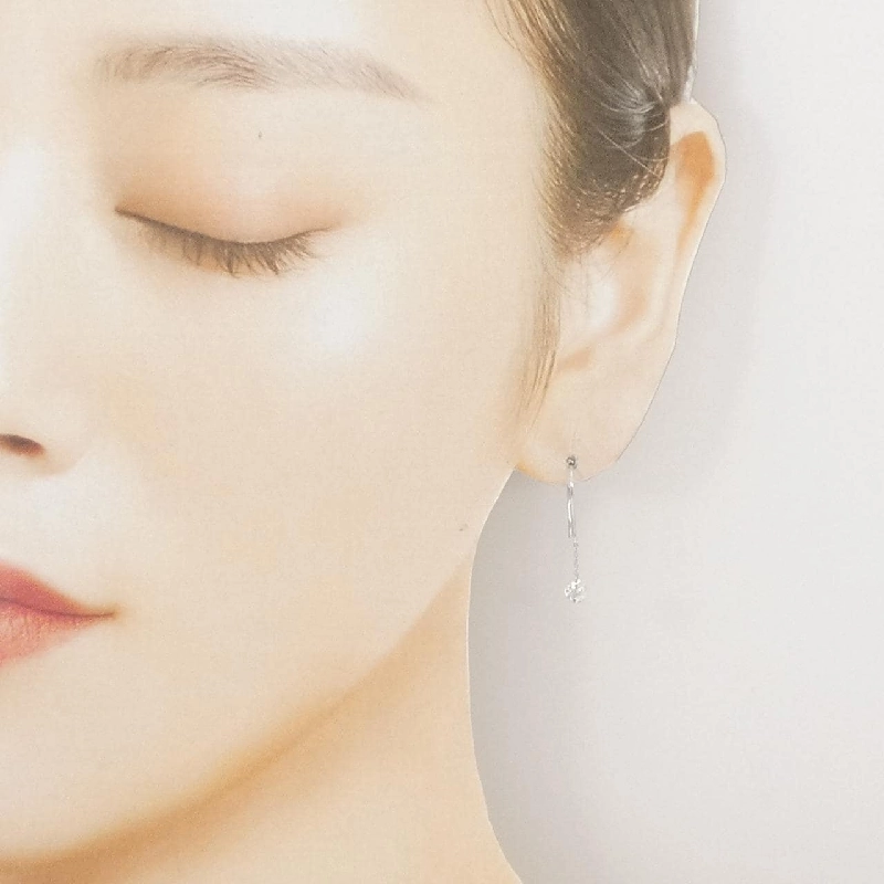 K18WG Bông tai kim cương - Hàng hiệu Chính hãng 868008