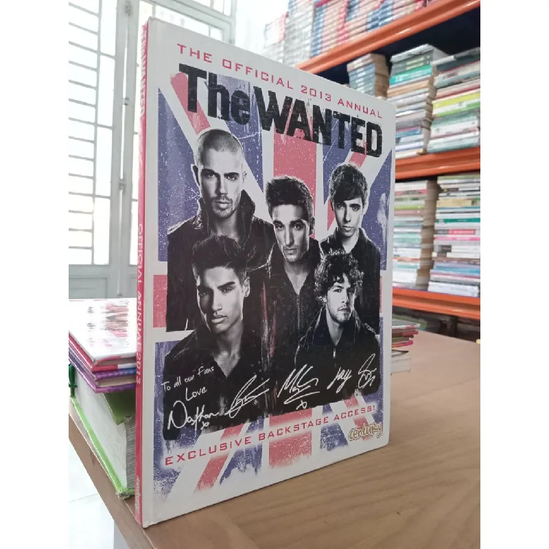 The official 2013 annual The WANTED 577164