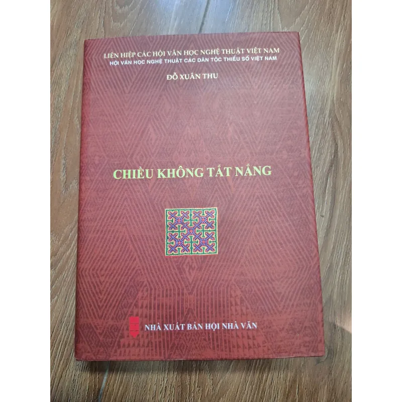 Chiều không tắt nắng - Đỗ Xuân Thu - Văn học dân tộc thiểu số 761600