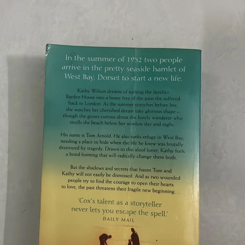 The Beachcomber - Josephine Cox (Sách ngoại văn) 502019