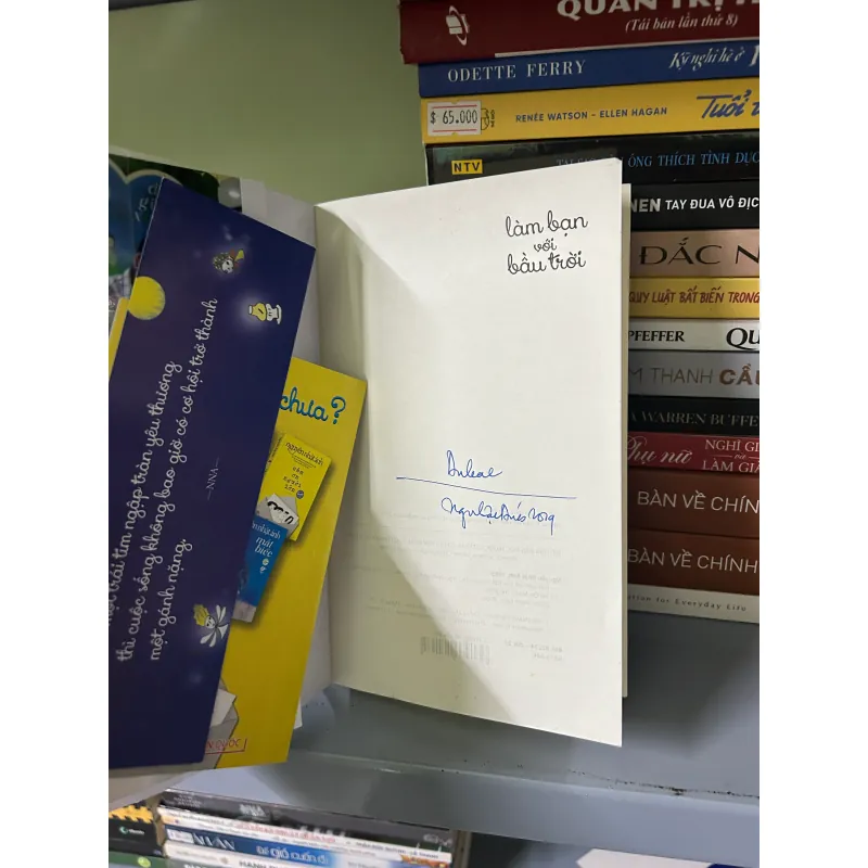 Làm bạn với bầu trời (có chữ ký tác giả) 790372