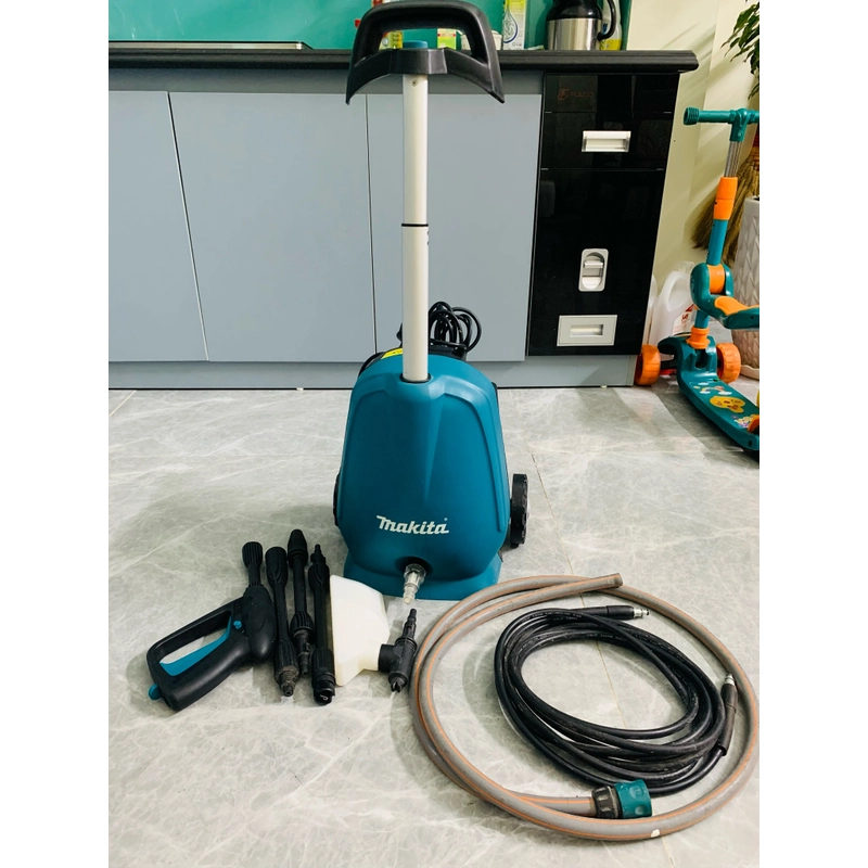 Máy rửa xe Makita model HW102 294701