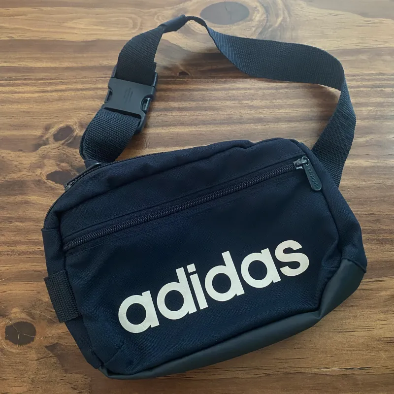 Túi đeo Adidas chính hãng còn mới 1005725
