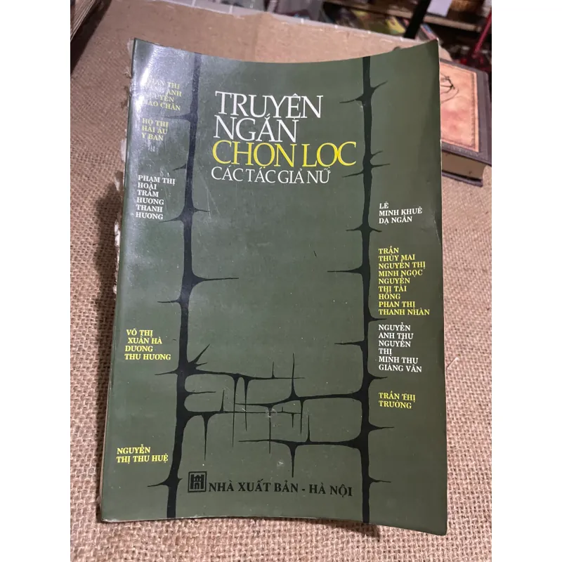 TRUYỆN NGẮN CHỌN LỌC CÁC TÁC GIẢ NỮ : DƯƠNG THU HƯƠNG, PHẠM THỊ HOÀI, DẠ NGÂN 570353