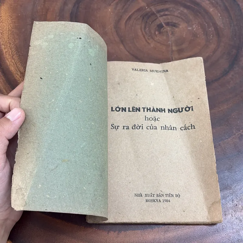 II Sách Hay: Lớn Lên Thành Người Hoặc Sự Ra Đời Của Nhân Cách - VALERIA MUKHINA - 1984 1008496
