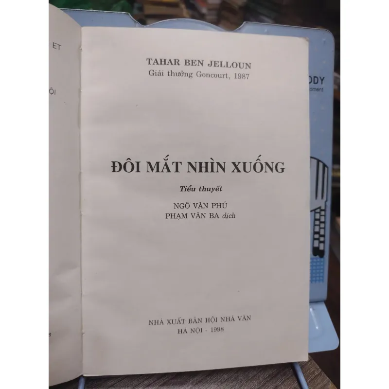 Sách: Đôi mắt nhìn xuống (Tiểu thuyết) - Tác giả: Tahar Be Jelloun (A3) 597320