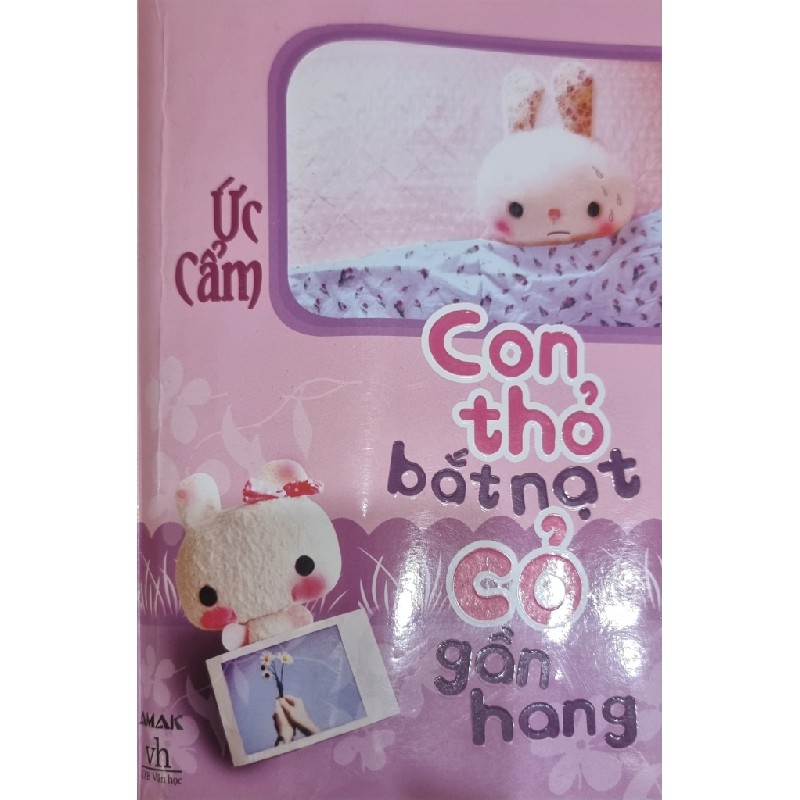 Con thỏ bắt nạt cỏ gần hang 15113