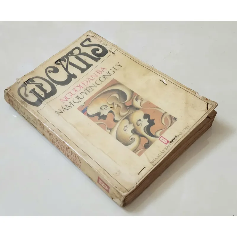 Văn học cổ điển Pháp: NGƯỜI ĐÀN BÀ NẮM QUYỀN CÔNG LÝ (Guy Des Cars) 715225