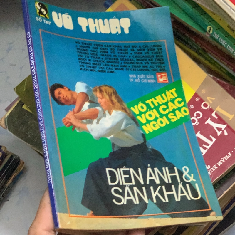SỔ TAY VÕ THUẬT - VÕ THUẬT VỚI CÁC NGÔI SAO ĐIỆN ẢNH & SÂN KHẤU 544400