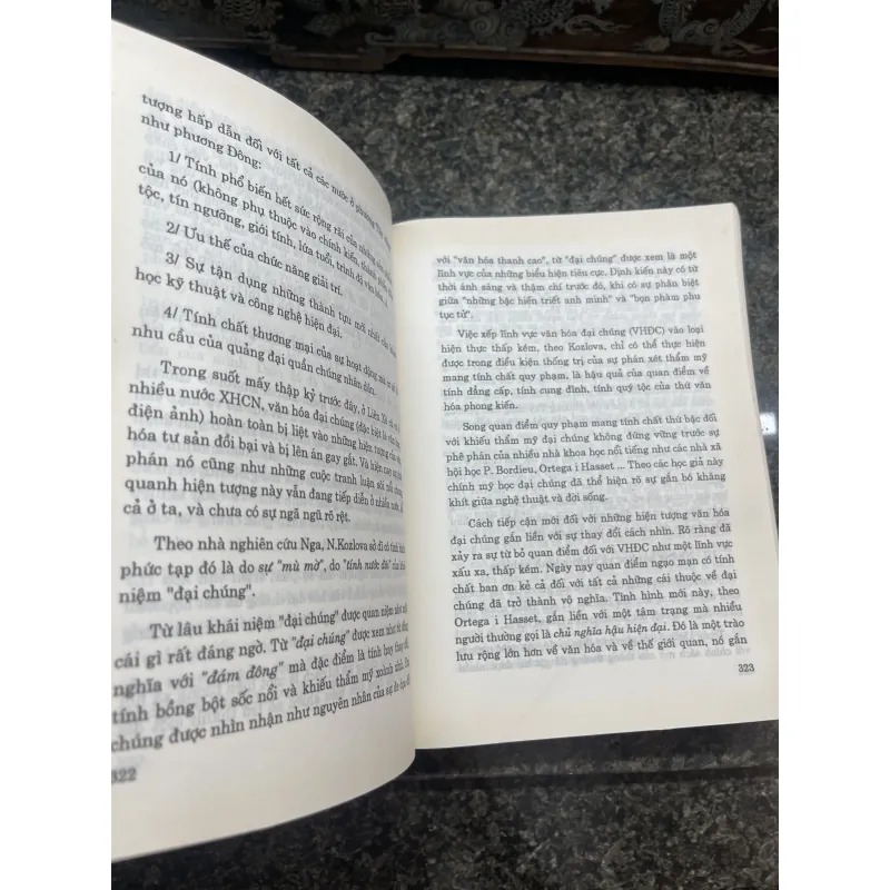 Những vấn đề văn học và ngôn ngữ học 934026