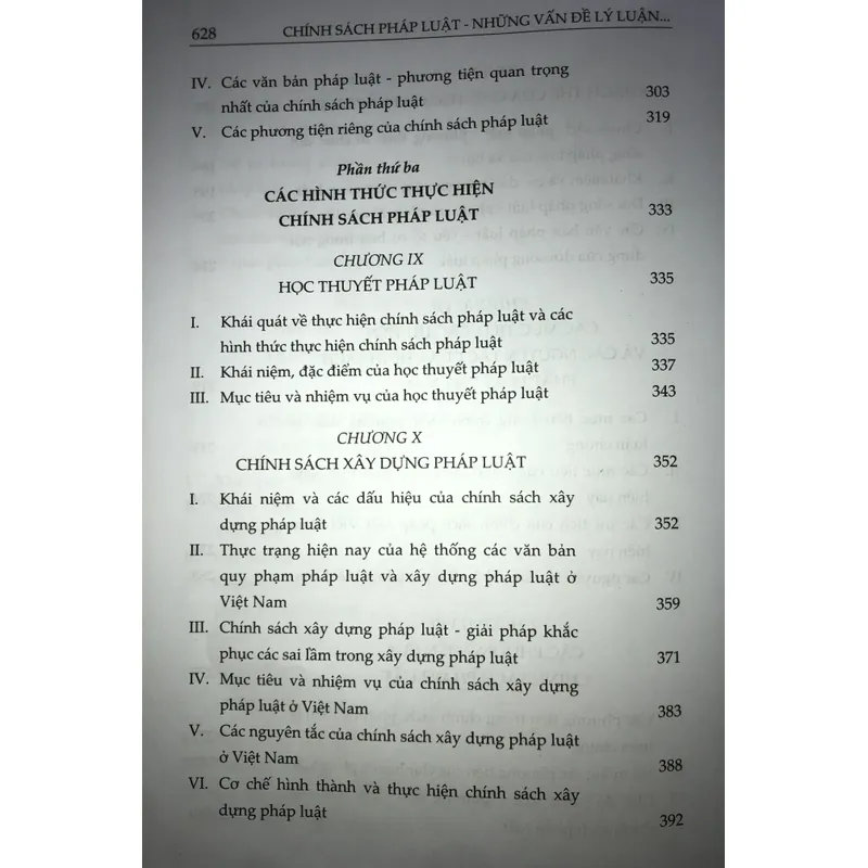 Chính sách pháp luật những vấn đề lý luận và thực tiễn  740458