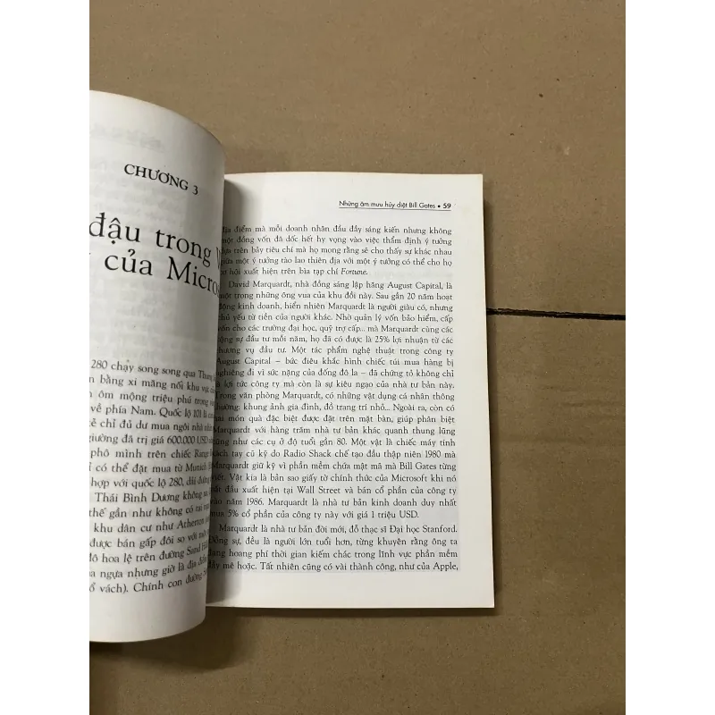 Đằng sau một ngai vàng 1019699