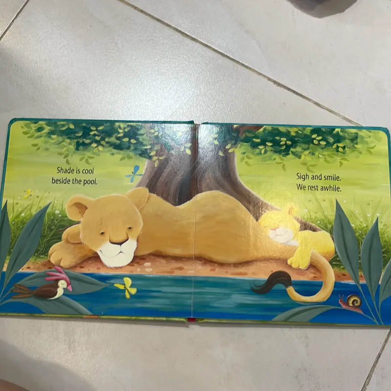 NGOẠI VĂN tiếng anh trẻ em: A Big Hug For Little Cub -Scholastic  1027615