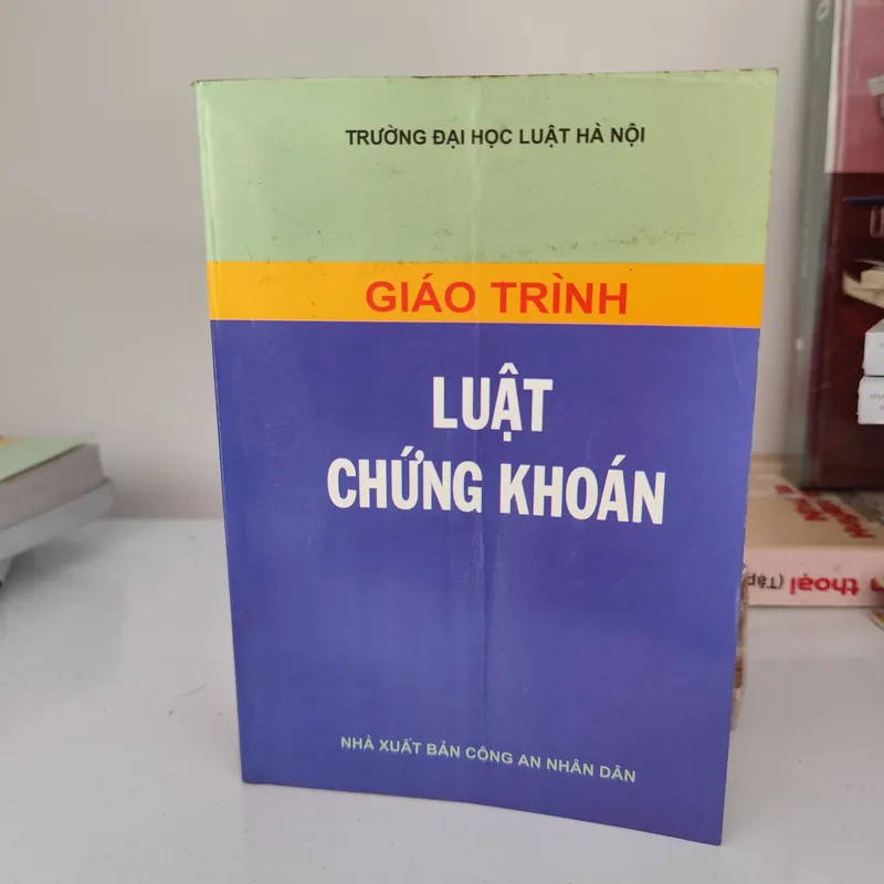 Giáo trình luật chứng khoán  600924