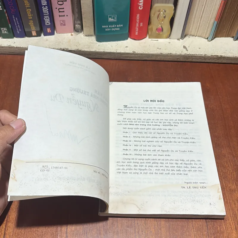 II Nhà Văn Trong Nhà Trường: Nguyễn Du - Lê Thu Yến - 2002 789433