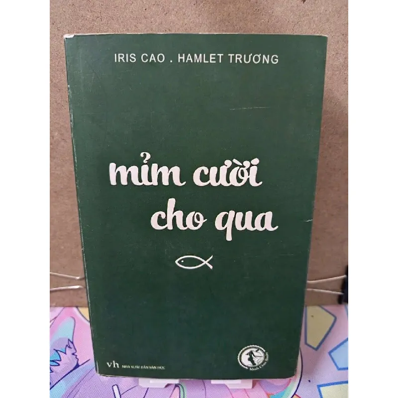 Mỉm cười cho qua - Có chữ ký tác giả - Iris Cao . Hamlet Trương Tản văn RUBO0810 577914
