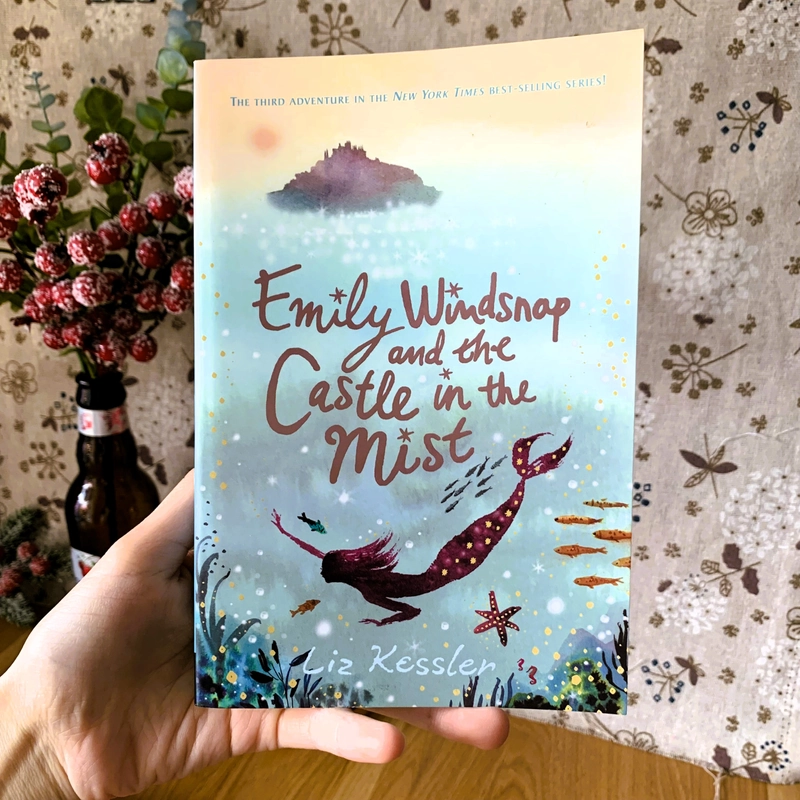 Sách ngoại văn Emily Windsnap and the Castle in the Mist, Used, Fiction For Kids 444128