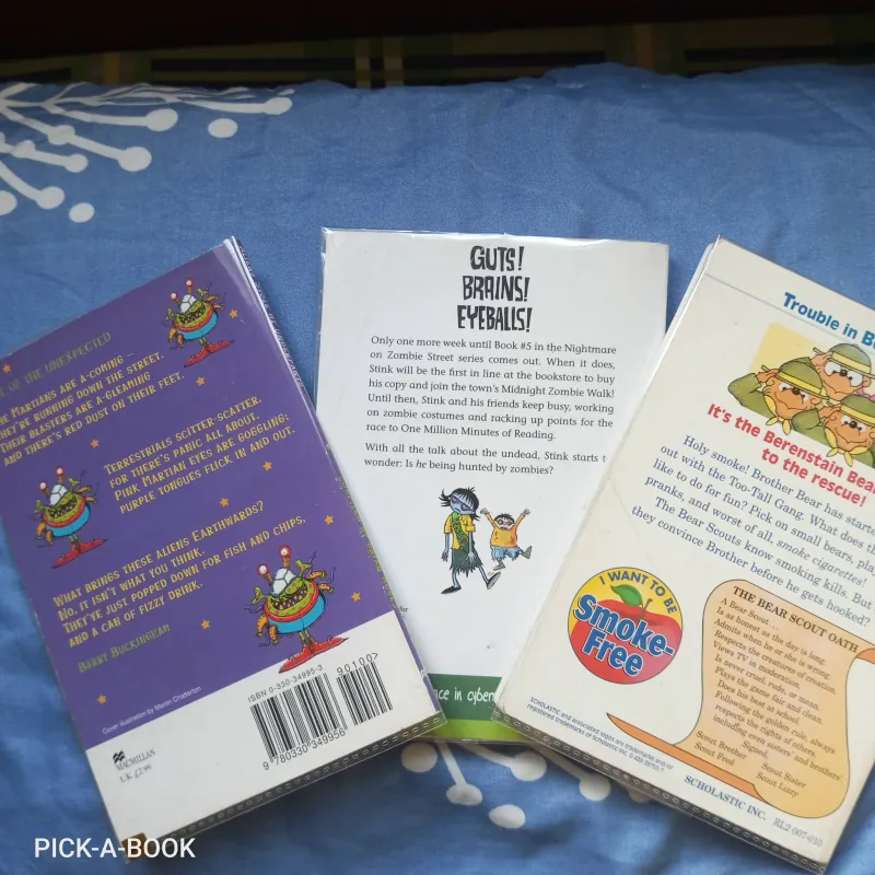 Combo 3 truyện và thơ giải trí luyện đọc Tiếng Anh về zombie, vũ trụ và gấu 711896