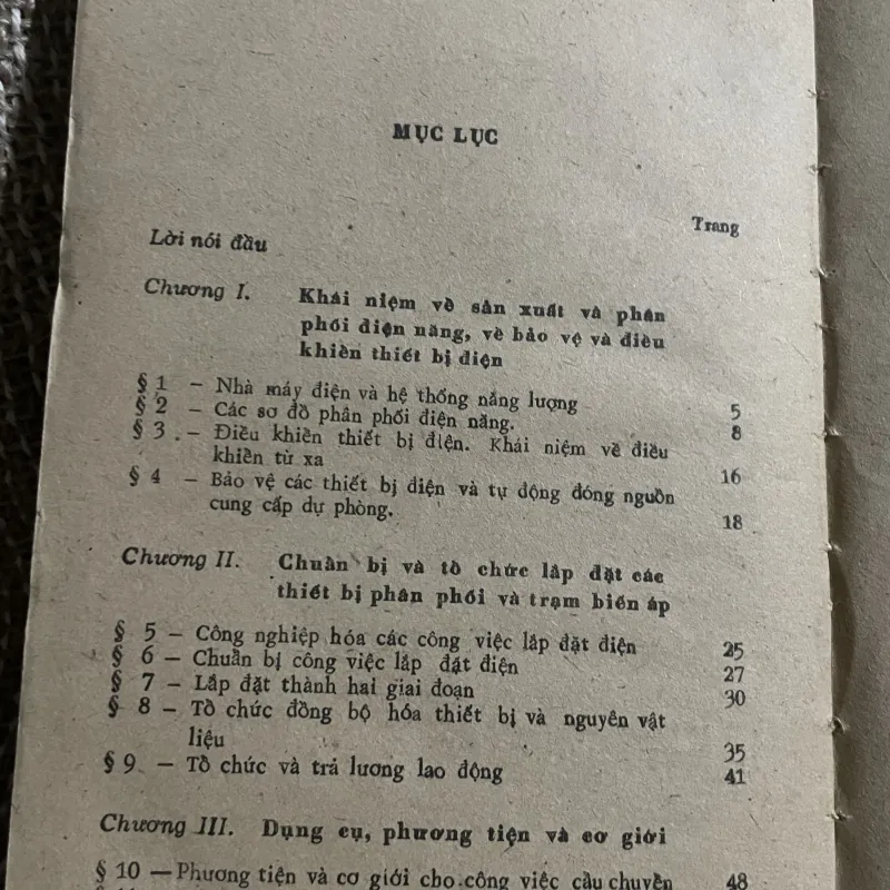 Lắp đặt thiết bị phân phối điện trong xí nghiệp công nghiệp; M.S. Juvôp - B.A. Delibas. 1024488
